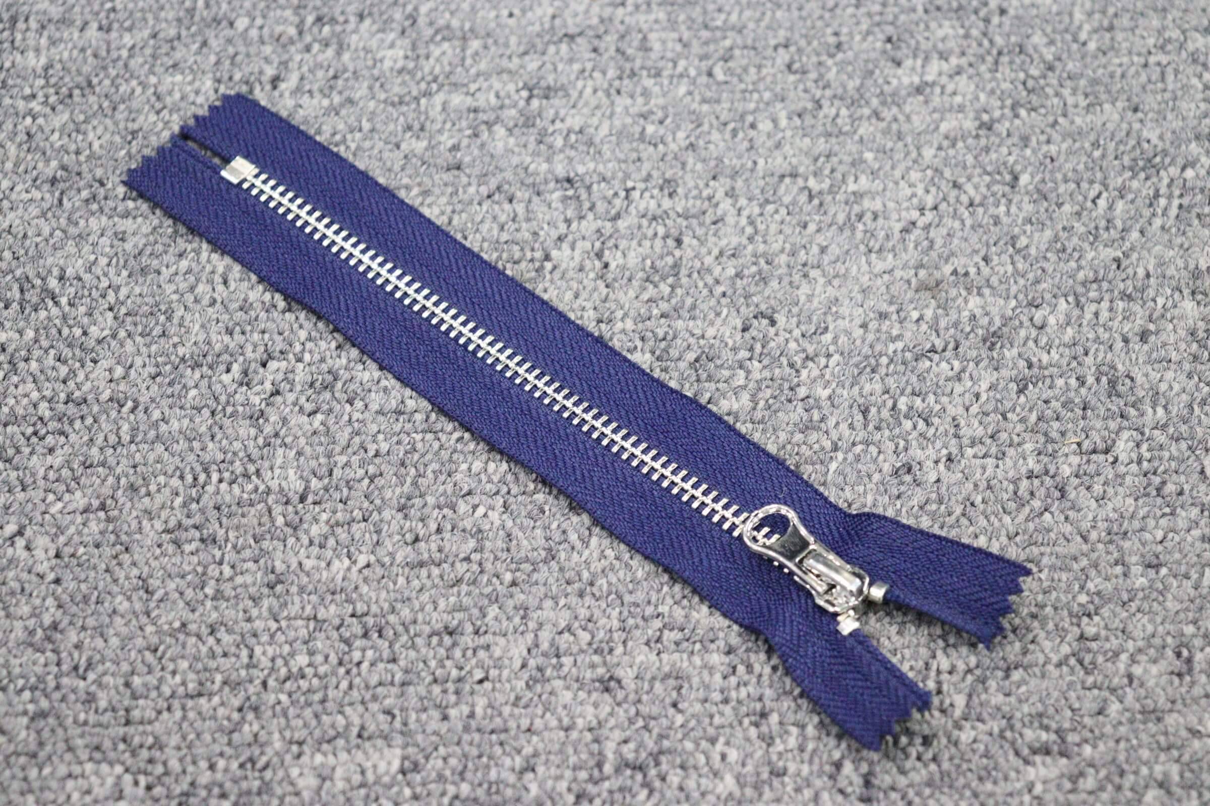 4UZIP #5 Metal   Closed-End Zipper