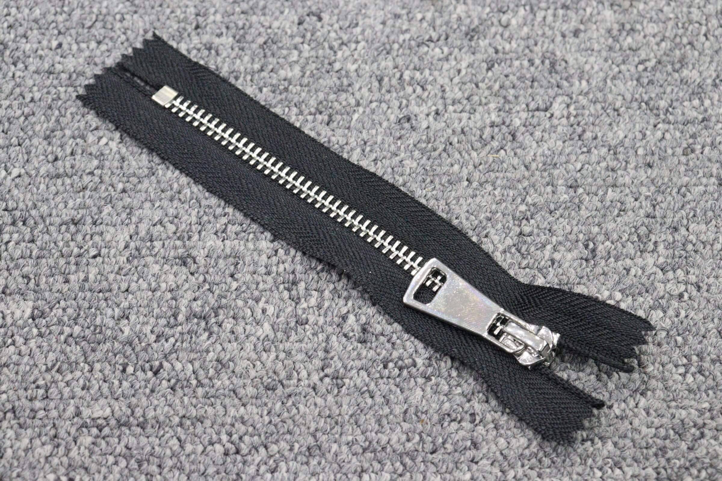 4UZIP #8 Metal Closed-End Zipper